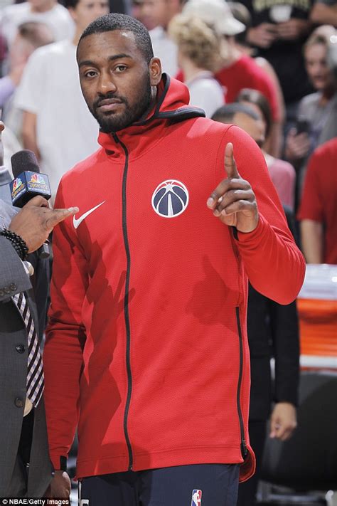 Washington Wizards' John Wall gives teammates Rolexes 